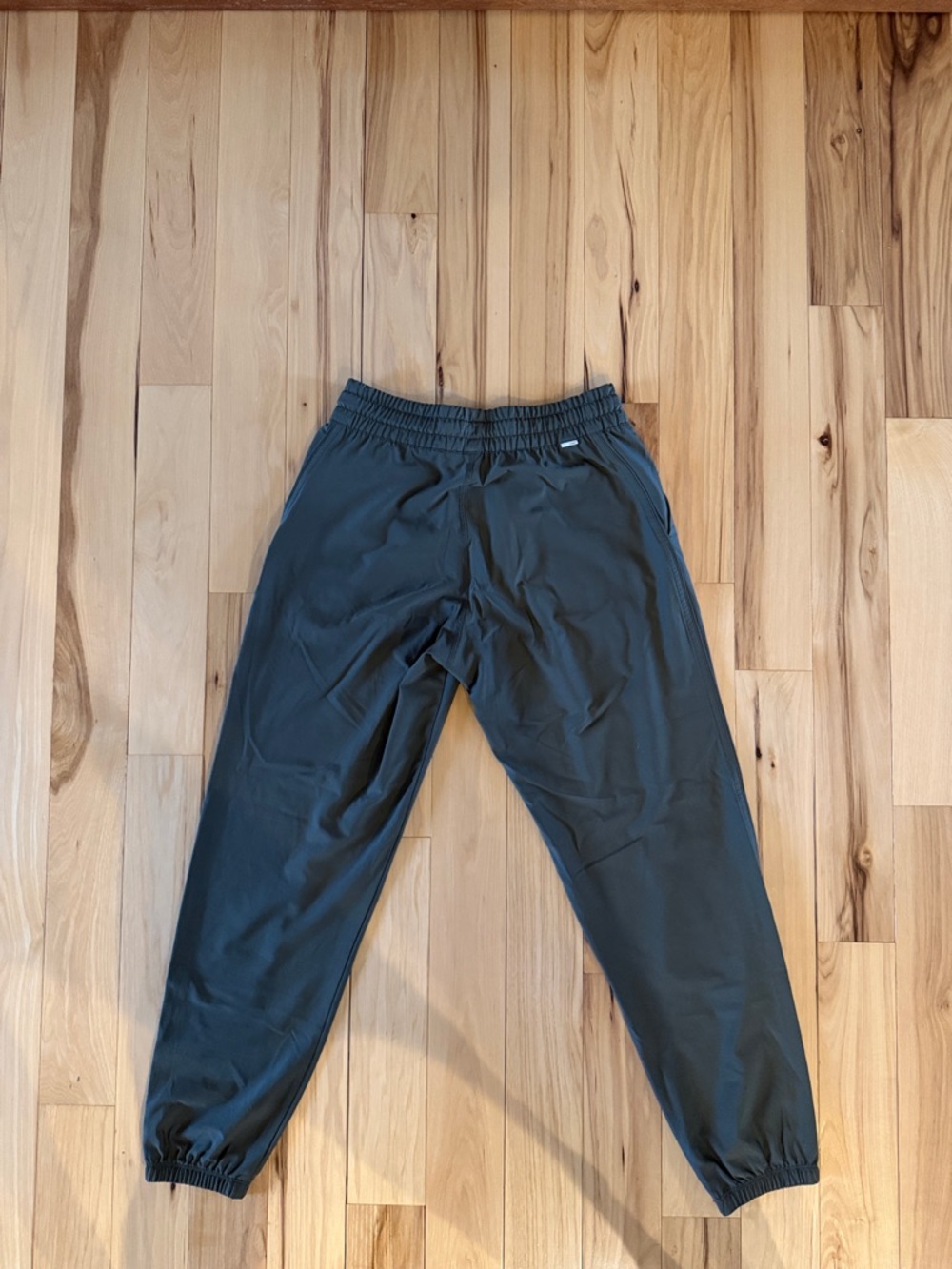 Vuori Olive Green Drawstring Ankle Joggers - Picture 2 of 5